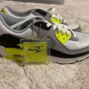 Nike Air Max 90 Volt